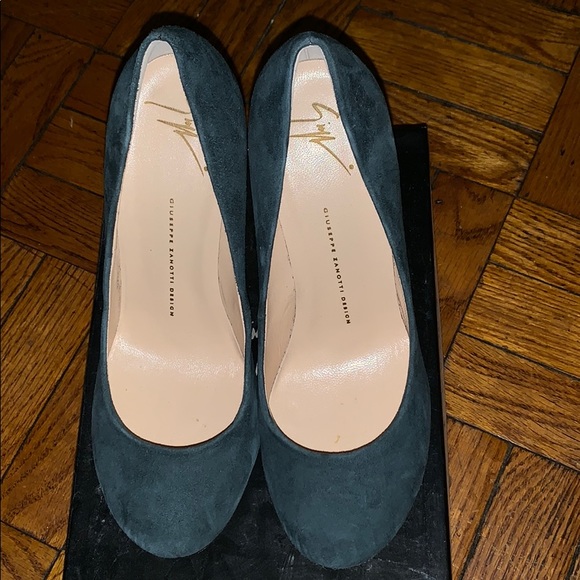 🌸 Authentic Women’s Giuseppe Shoes 🌸 10% OFF!! - Picture 1 of 6
